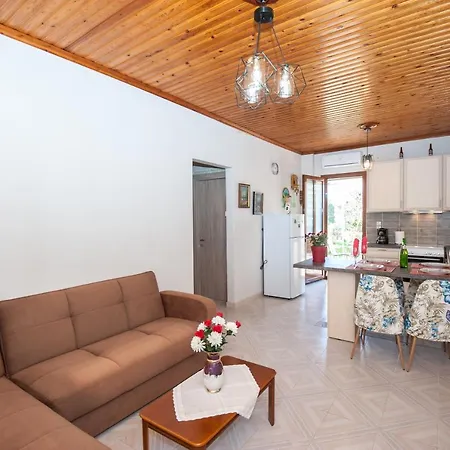 Anna-maria House *